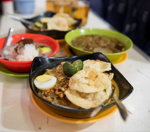 Mencicipi Kuliner Lontong Kari Kebon Karet yang Legendaris di Bandung, Jadi Langganan Para Pejabat