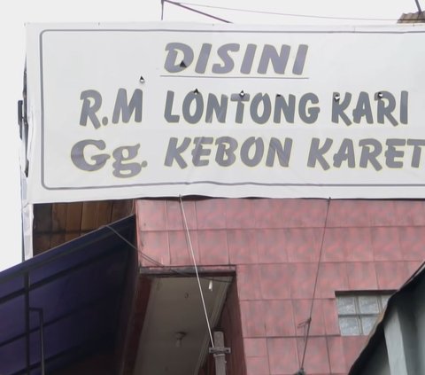 Mencicipi Kuliner Lontong Kari Kebon Karet yang Legendaris di Bandung, Jadi Langganan Para Pejabat