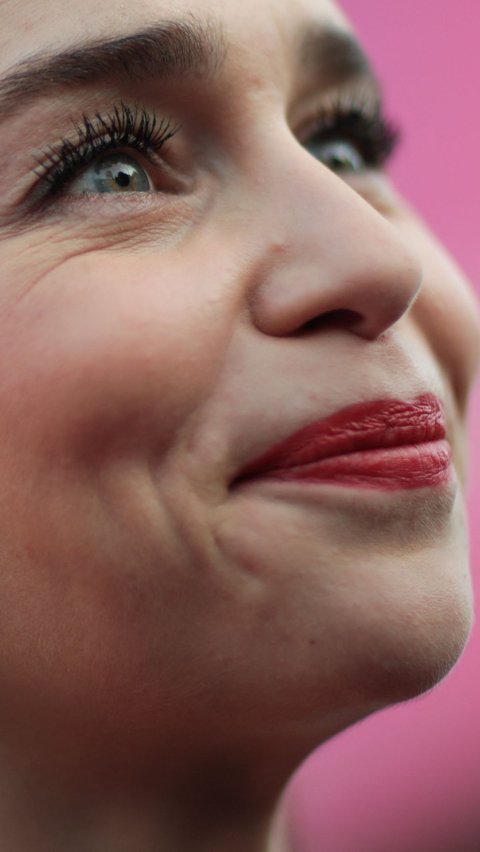 Fakta Emilia Clarke, Selebriti Populer yang Ketika Muda Pernah Kehilangan Sebagian Otaknya  <br>