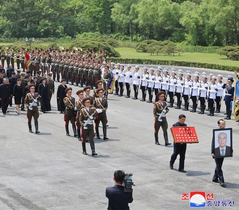 Kim Ki Nam merupakan salah satu dari sedikit pejabat Korea Utara yang pernah mengunjungi Korea Selatan. 