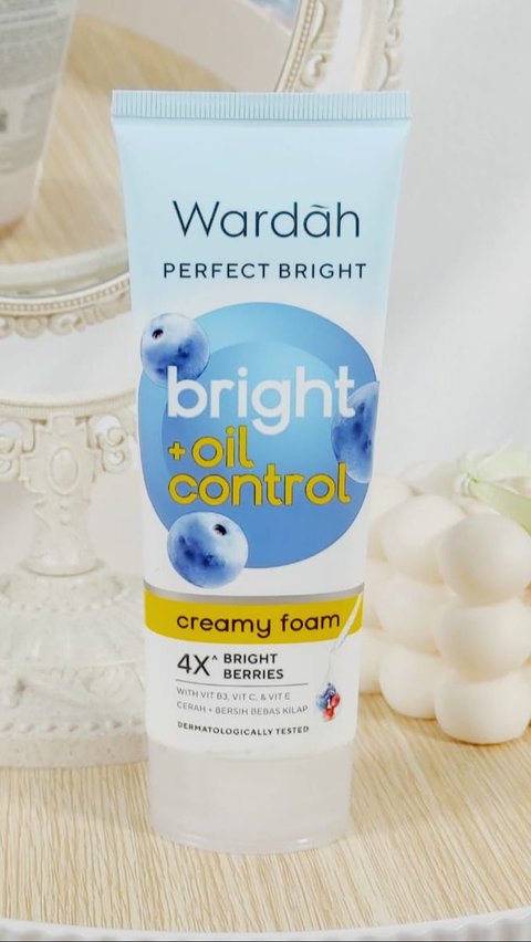 2. Wardah Perfect Bright Creamy Foam Bright + Oil Control