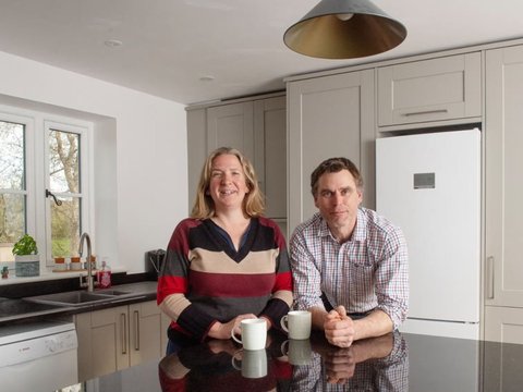 Intention to Renovate the Kitchen, This Couple Instead Finds a Historical Treasure, Its Value is Fantastic