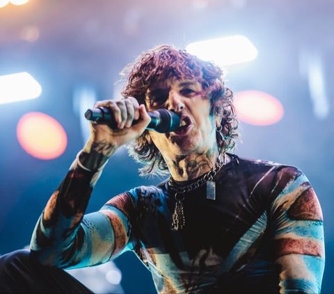 A Bring Me The Horizon Fan Was Roasted For Thinking Band Was Religious 