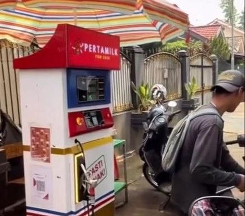 Tired of Pushing the Motorcycle Out of Gas, Motorcyclist Gets Pranked When Stopping at a Pertamini, Turns Out Pertamilk Sells Milk