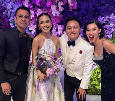 8 Portraits of Mahalini and Rizky Febian's Expensive Bridesmaids at the Reception Night that is Equally Stunning as the Bride