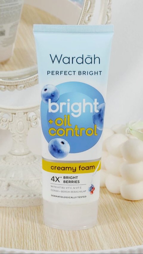 2. Wardah Perfect Bright Creamy Foam Bright + Oil Control<br>