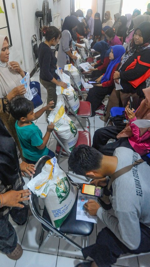 Khusus untuk Provinsi Aceh tercatat sebanyak 530.914 KPM penerima bantuan pangan beras. Merdeka.com/Arie Basuki