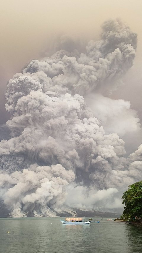 Badan Geologi Deteksi 19 Gempa Guguran Gunung Ruang