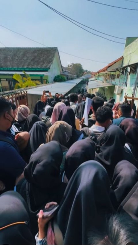Penuh   Desak-Desakka,  Momen Job Fair di Mojokerto Diserbu Ribuan Pelamar Kerja