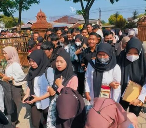 Full of Crowds, Job Fair Moment in Mojokerto Overwhelmed by Thousands of Job Applicants