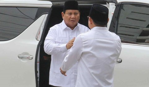 Muzani mengambil contoh saat pergantian kepemimpinan dari Presiden kelima RI Megawati Soekarnoputri ke Presiden keenam RI Susilo Bambang Yudhoyono. 