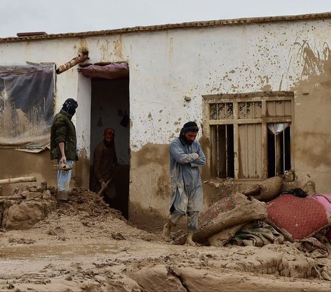 FOTO: Porak Poranda Afghanistan Setelah Banjir Dahsyat Bercampur Lumpur, Lebih dari 300 Orang Tewas