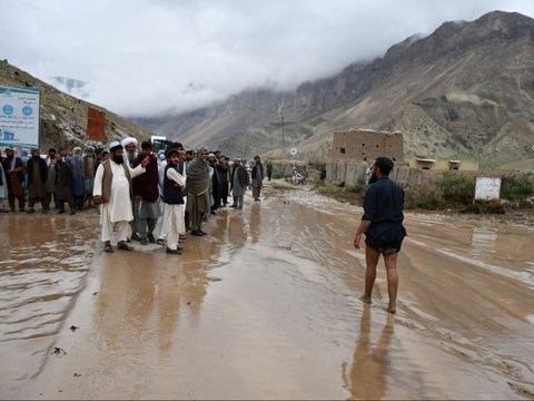 FOTO: Porak Poranda Afghanistan Setelah Banjir Dahsyat Bercampur Lumpur, Lebih dari 300 Orang Tewas