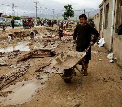 FOTO: Porak Poranda Afghanistan Setelah Banjir Dahsyat Bercampur Lumpur, Lebih dari 300 Orang Tewas