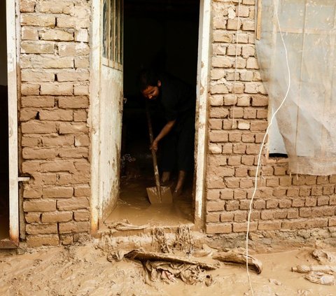 FOTO: Porak Poranda Afghanistan Setelah Banjir Dahsyat Bercampur Lumpur, Lebih dari 300 Orang Tewas