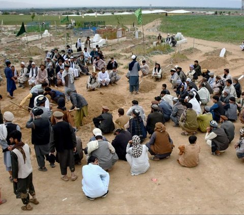 FOTO: Porak Poranda Afghanistan Setelah Banjir Dahsyat Bercampur Lumpur, Lebih dari 300 Orang Tewas