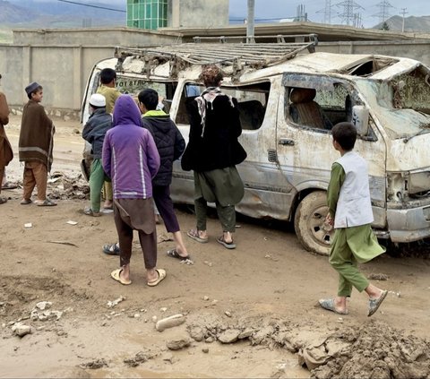 FOTO: Porak Poranda Afghanistan Setelah Banjir Dahsyat Bercampur Lumpur, Lebih dari 300 Orang Tewas