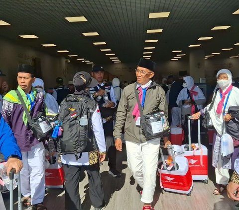 393 Jemaah Haji Indonesia Tiba di Bandara AMMA Madinah, Langsung Menuju Hotel Tanpa Proses Imigrasi