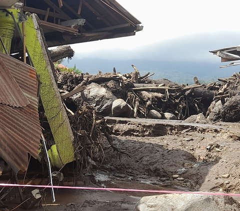 Korban Meninggal Akibat Banjir Lahar Dingin di Sumbar Bertambah Jadi 27 Orang