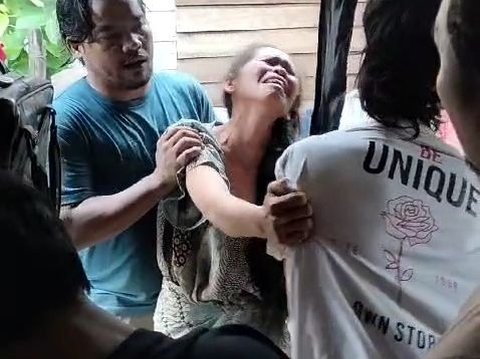 Jerit Tangis Seorang Ibu saat Anaknya Ditangkap Polisi Karena Narkoba: Jangan Dipukuli Ya