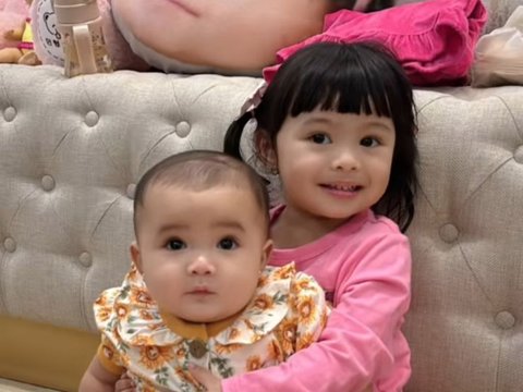 Cute! Foto-foto Terbaru Kebersamaan Ameena & Azura Anak Aurel Hermansyah, Makin Gemesin