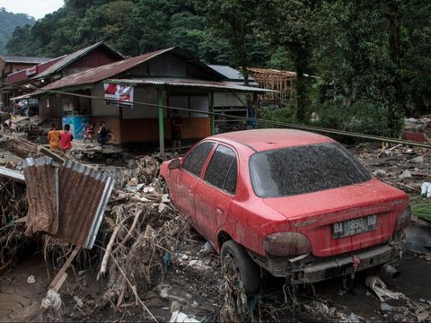 FOTO: Porak-Poranda Sumatera Barat Usai Terjangan Banjir Bandang Lahar Dingin hingga Sebabkan Longsor dan 37 Orang Tewas