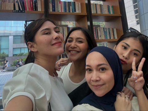 Gaya Kece Syahnaz Jalan-jalan di Korea Selatan