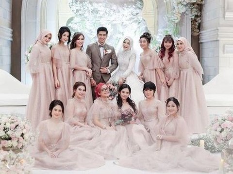 Model Bridesmaid Pernikahan Artis Indonesia, Gaun Pengiring Mahalini dan Rizky Febian Cantik Banget