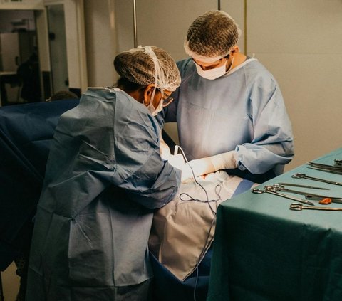 Dua Bulan Pasca Operasi, Pria dengan Transplantasi Ginjal Babi Pertama di Dunia Meninggal