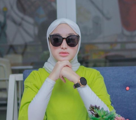 3 Styles of Santyka Fauziah, Sule's Girlfriend Who Is in the Spotlight: Shining in an Oversized T-Shirt