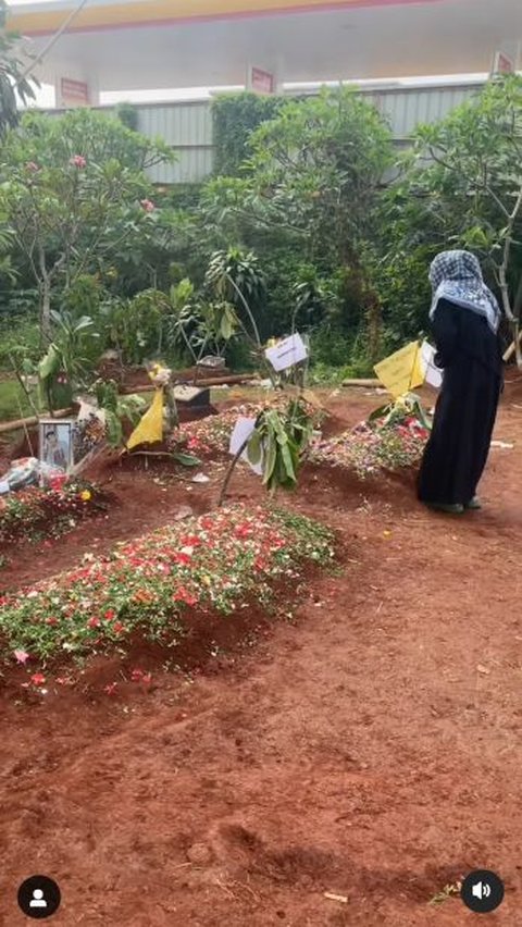 Pilu, Pemakaman Jenazah Siswa dan Guru Korban Kecelakaan Bus SMK Lingga Kencana Depok yang Berdekatan
