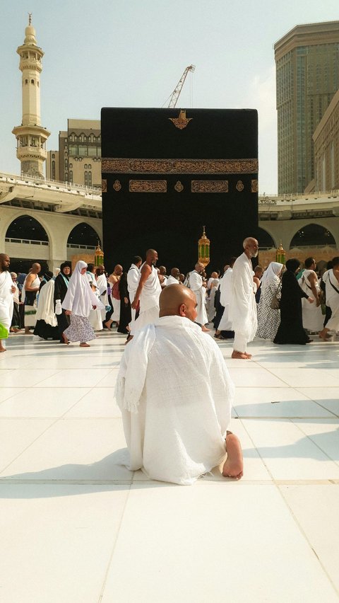 4 Sunnah when Entering the City of Mecca, One of them is Raising Hands when Seeing the Kaaba