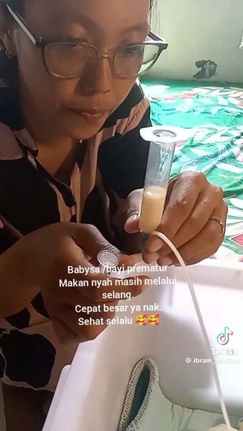 Viral Seorang Ayah Buatkan Inkubator untuk Bayinya yang Lahir Prematur, Curi Perhatian Warganet