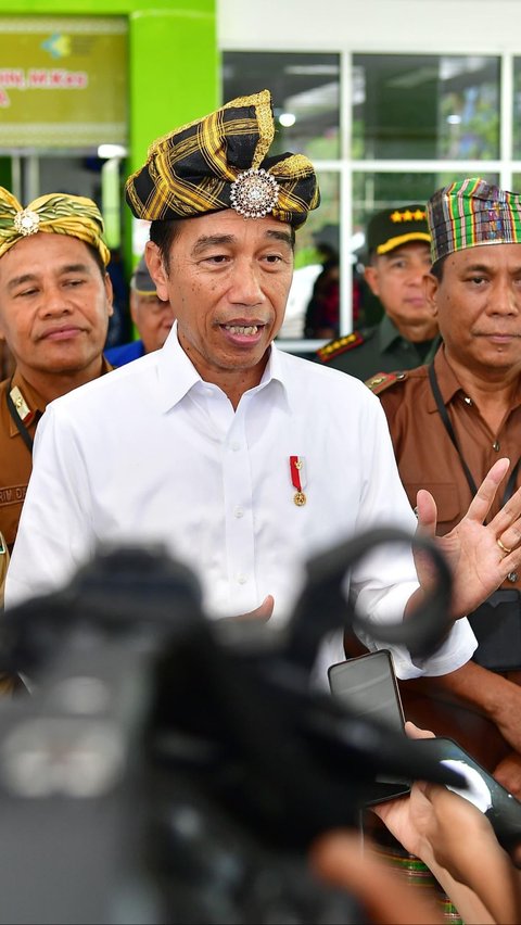 Penampilan Jokowi Kenakan Kampurui Tinjau RSUD Sulteng, Ternyata Ini Filosofinya