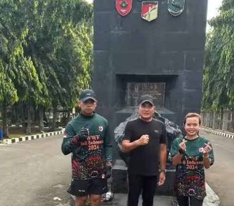 Jalan Santai Sambil Nikmati Udara Sejuk di Markas Kostrad, Pria Ini Disalami & Bertegur Sapa sama Penjual Jamu