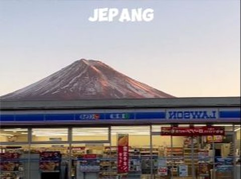 Viral Minimarket Wonosobo Berlatarbelakang Gunung Bak di Jepang, 'Indonesia Tak Ada Obat Sih'