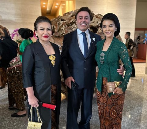 Cantik dalam Balutan Busana Kebaya, ini Potret Farah Quinn saat Hadir ke Acara Ultah Puteri Solo di Keraton Bersama Suami Bule