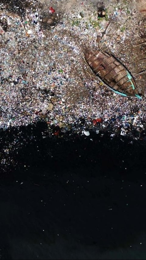 FOTO: Potret Sampah yang Semakin Mengkhawatirkan Kehidupan Nelayan di Pesisir dan Laut Jakarta<br>