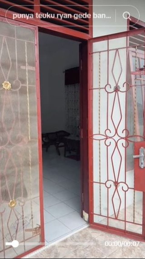 This is the appearance of a house allegedly owned by Teuku Ryan after divorcing Ria Ricis.