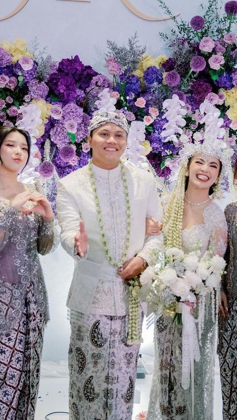 Harus Antre 3 Jam, 7 Potret Artis yang Rela Tunggu Giliran Salaman dengan Rizky Febian dan Mahalini di Resepsi Pernikahan