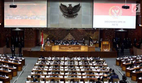 Peneliti Formappi Lucius Karus berharap PDIP dan PKS menjadi oposisi untuk mengawasi perjalanan pemerintahan Prabowo-Gibran.<br>