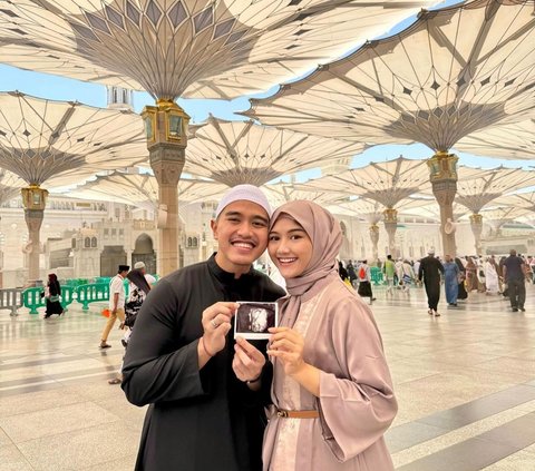 Announce First Pregnancy, 8 Photos of Erina Gudono during Umrah, Her Appearance Becomes the Highlight