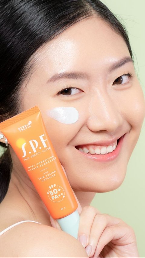 4. Pilih Sunscreen yang Mengandung Niacinamide atau Vitamin C untuk Kulit yang Kusam<br>