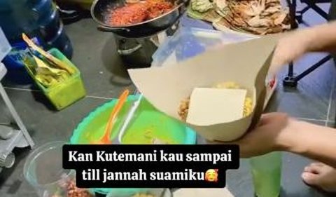 Usaha nasi bungkus ini bukan berasal dari warisan atau meneruskan peninggalan yang sudah dibangun oleh seseorang. <br>