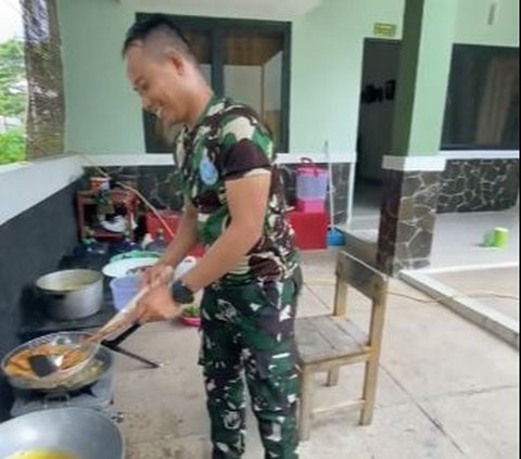 Prajurit TNI Tak Gengsi Jualan Nasi Demi Nambah Penghasilan, Masak Sendiri Sebelum Subuh