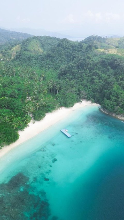 <b>Indahnya Pesona Teluk Hantu, Surga Wisata Tersembunyi di Lampung yang Penuh Kisah Mistis</b>