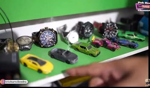 Koleksi mobil dan jam tangan
