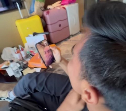 Bertemu di Korea, Momen Raffi Ahmad Pergoki Arhan Video Call Azizah Salsha Langsung Malu-Malu