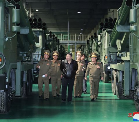 FOTO: Bak Penembak Jitu, Ini Momen Kim Jong-un Jajal Senapan Sniper Buatan Korea Utara