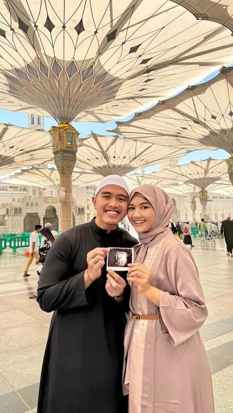 Kaesang Pangarep Umumkan Kehamilan Pertama Erina Gudono di Tanah Suci, Bagikan Umrah Gratis!